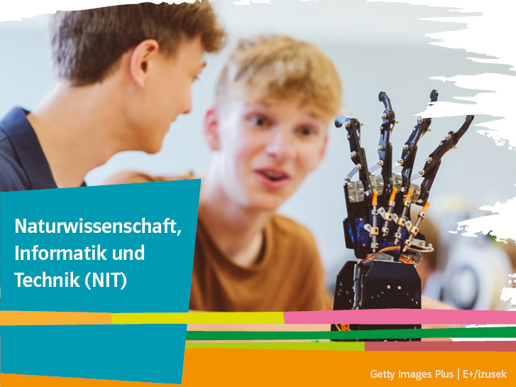 zwei Schüler schauen begeistert auf eine Roboter-Hand, Aufschrift Starke Seiten Naturwissenschaft, Informatik und Technik (NIT)
