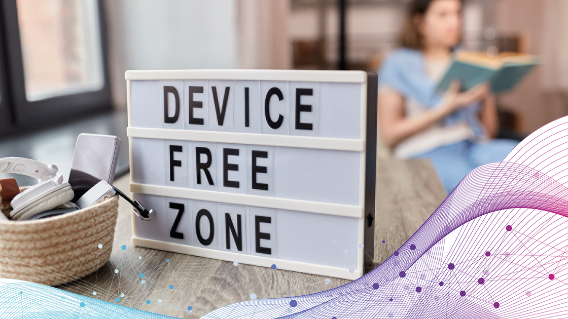 Schild mit Schriftzug DEVICE FREE ZONE Schild mit Schriftzug DEVICE FREE ZONE