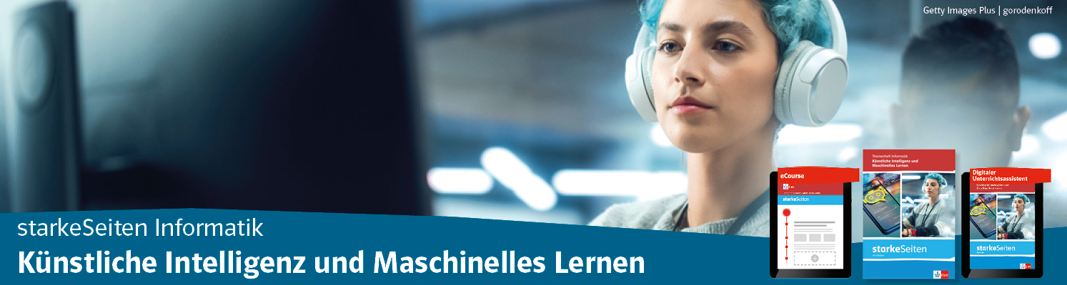 Frau mit Kopfhörer vor einem Bildschirm.