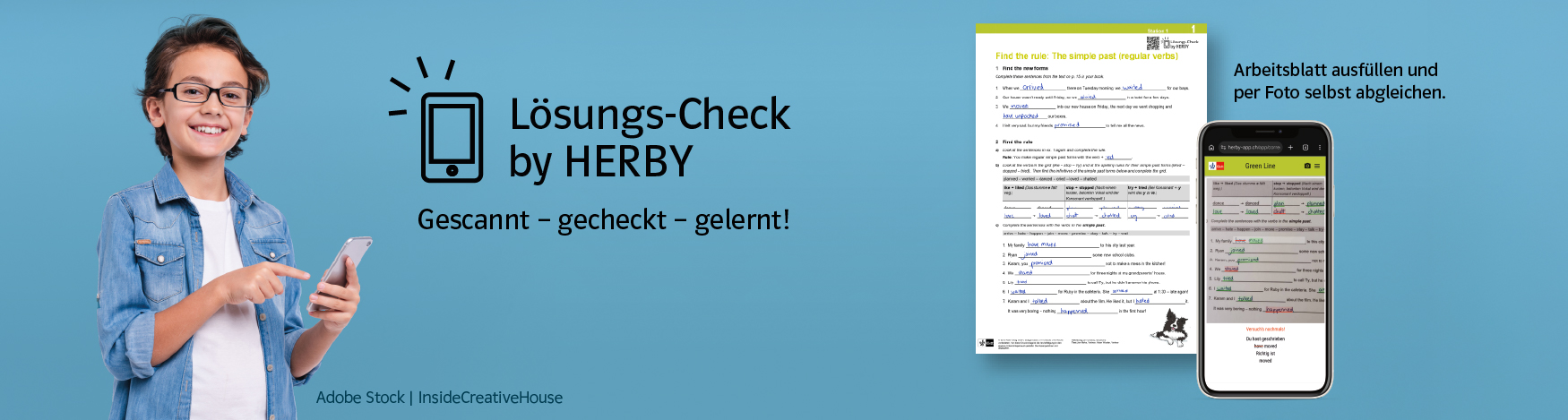 Ein Junge mit Smartphone, Arbeitsblatt und Logo von Lösungs-Check by HERBY, Gescannt - gecheckt - gelernt