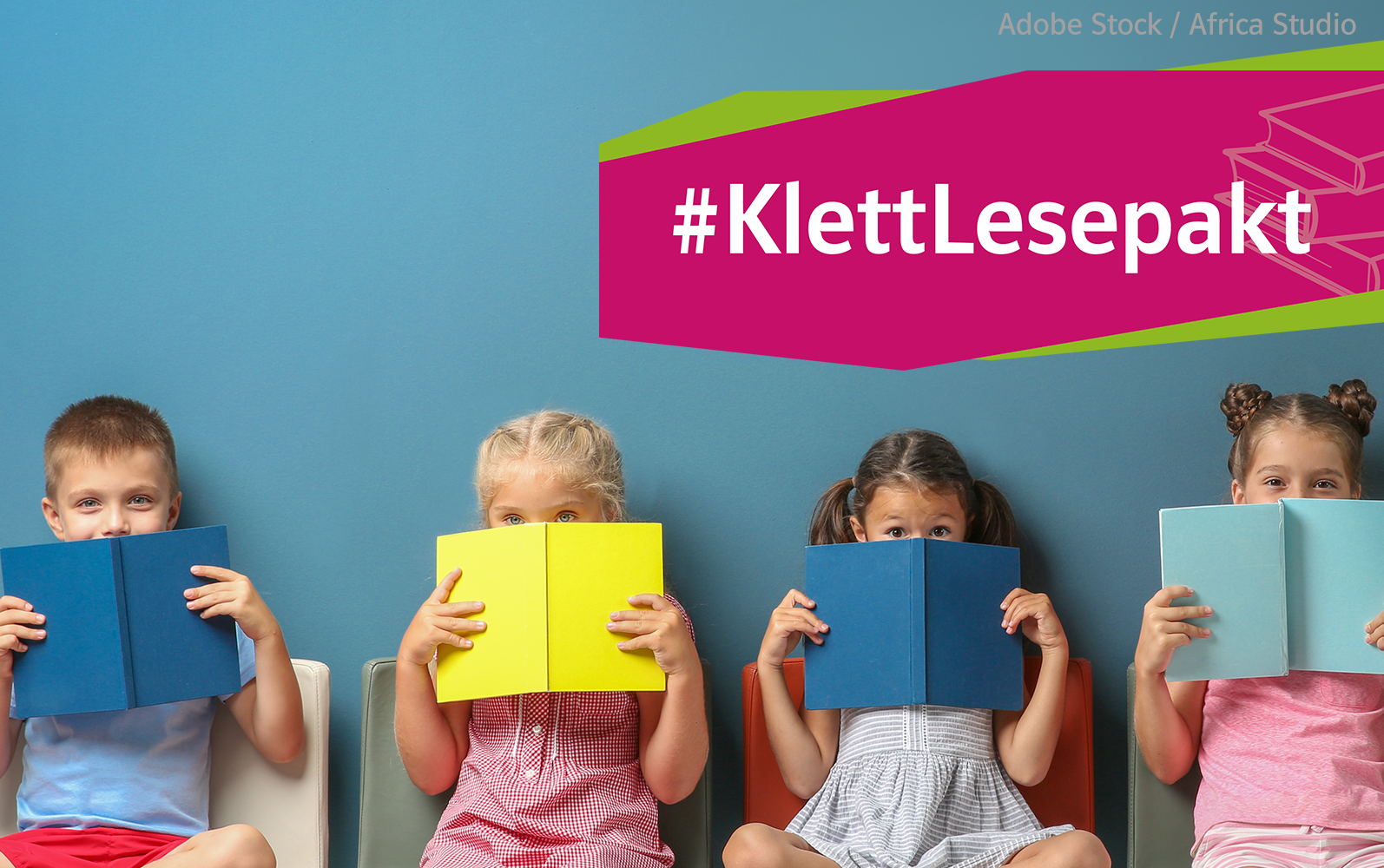4 Kinder hinter Büchern