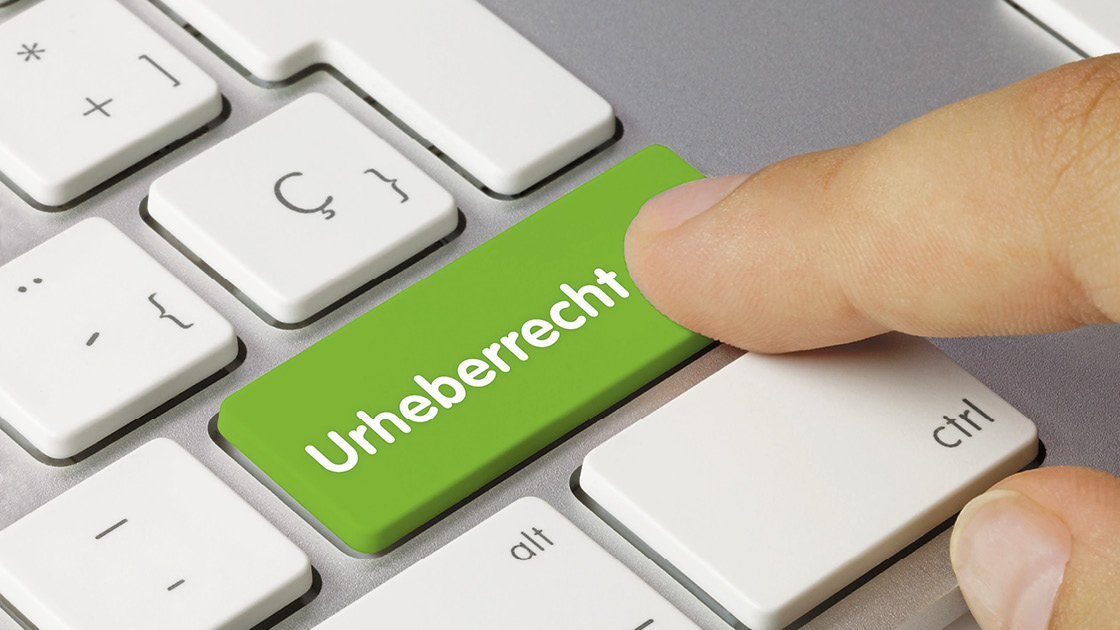 Laptop-Tastatur mit grüner Taste „Urheberrecht“ Laptop-Tastatur mit grüner Taste „Urheberrecht“