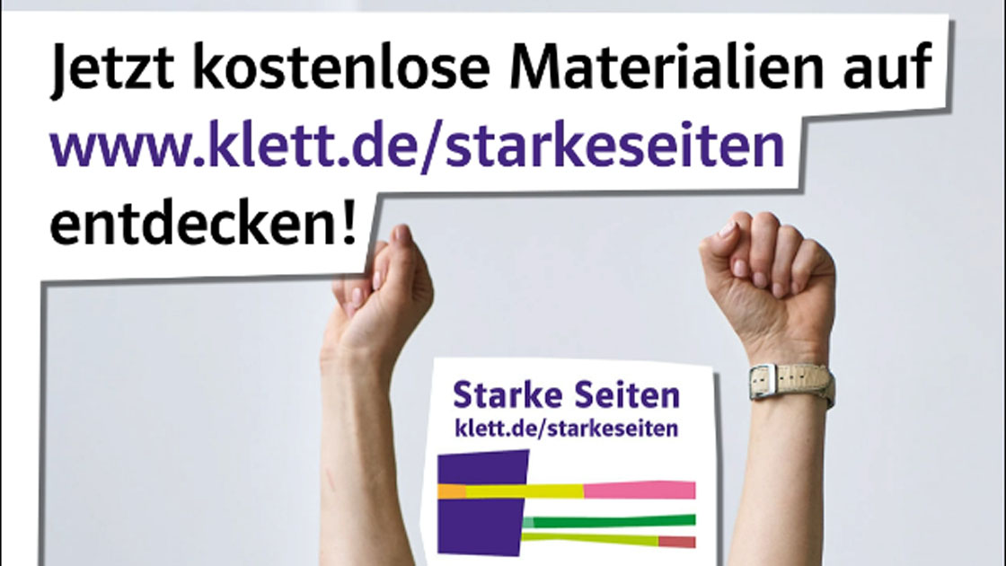 Frau sitzt am Schreibtisch und freut sich. Frau sitzt am Schreibtisch und freut sich.