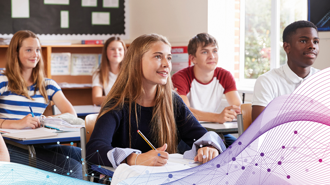 junge Schülerinnen und Schüler in der Klasse junge Schülerinnen und Schüler in der Klasse