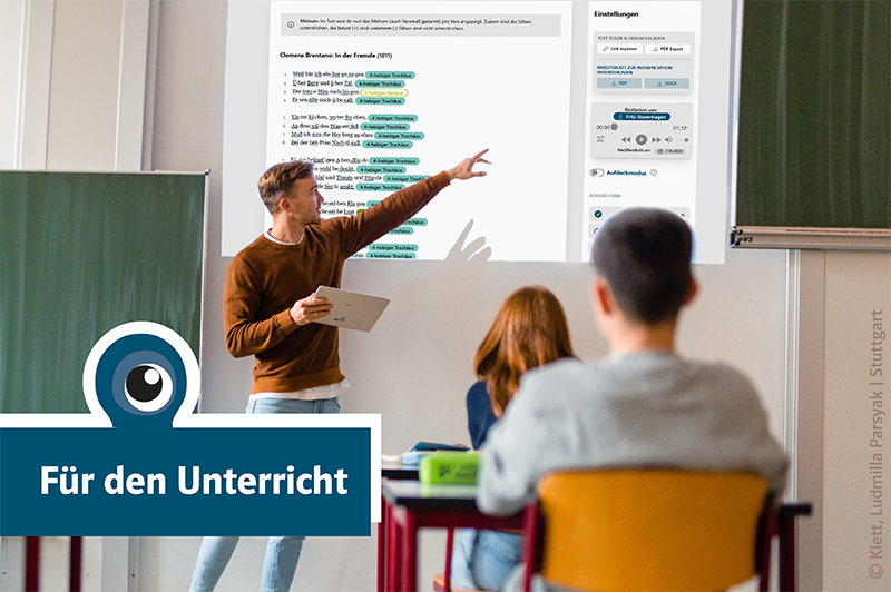 Lehrer steht am Whiteboard und erklärt den Schülern Textopus mit Infotext 'Für den Unterricht'