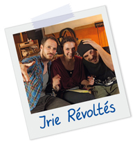 Polaroidfoto zweier Männer und einer Frau mit der Beschriftung „Irie Révoltés“
